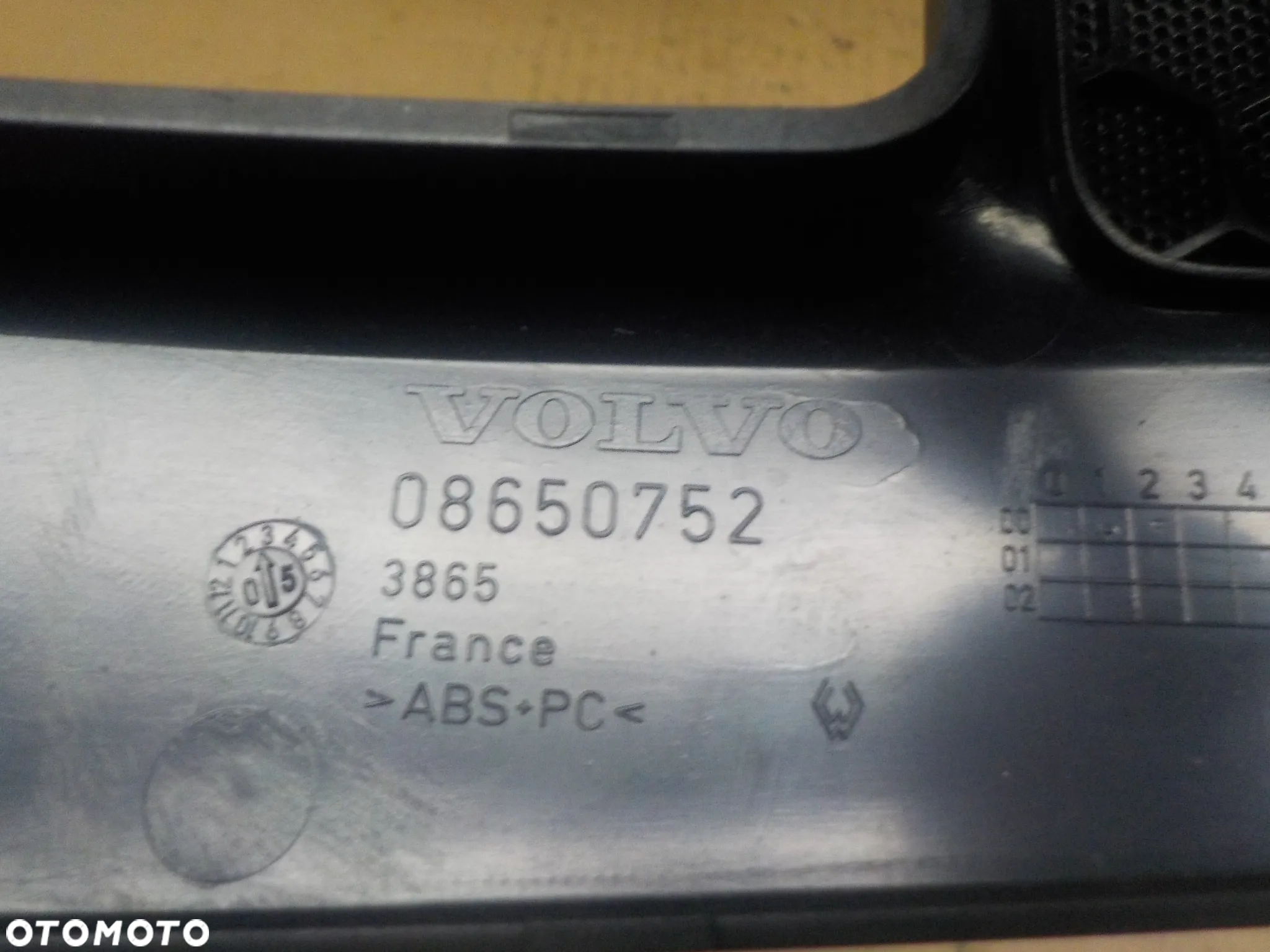 VOLVO V50 MASKOWNICA GŁOŚNIKA OSŁONA NAWIGACJI 08650752 - 3