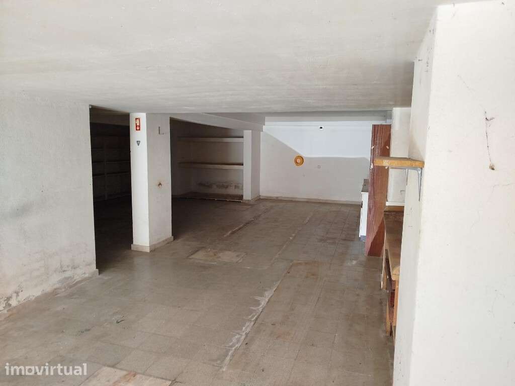 Garagem para arrendamento na Tapada das Mercês - Sintra - Grande imagem: 3/10
