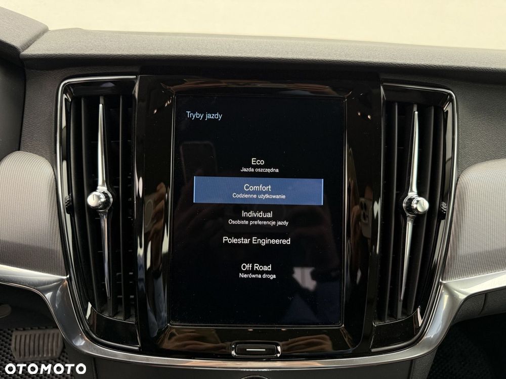 Volvo V90 Cross Country - 23