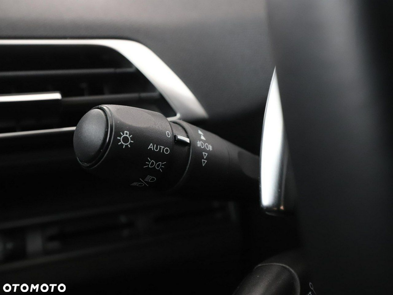 Peugeot 3008 1.2 PureTech Allure S&S EAT8 - 38