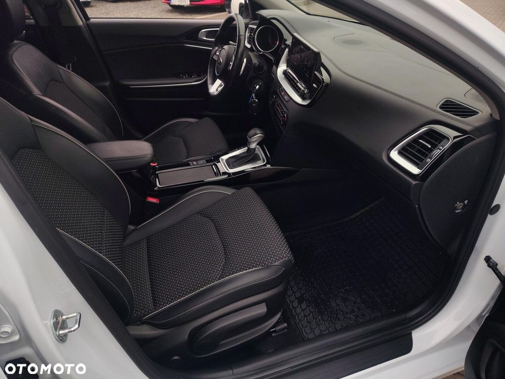 Kia Ceed - 29