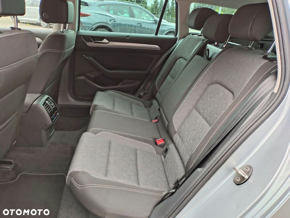 Volkswagen Passat - 16