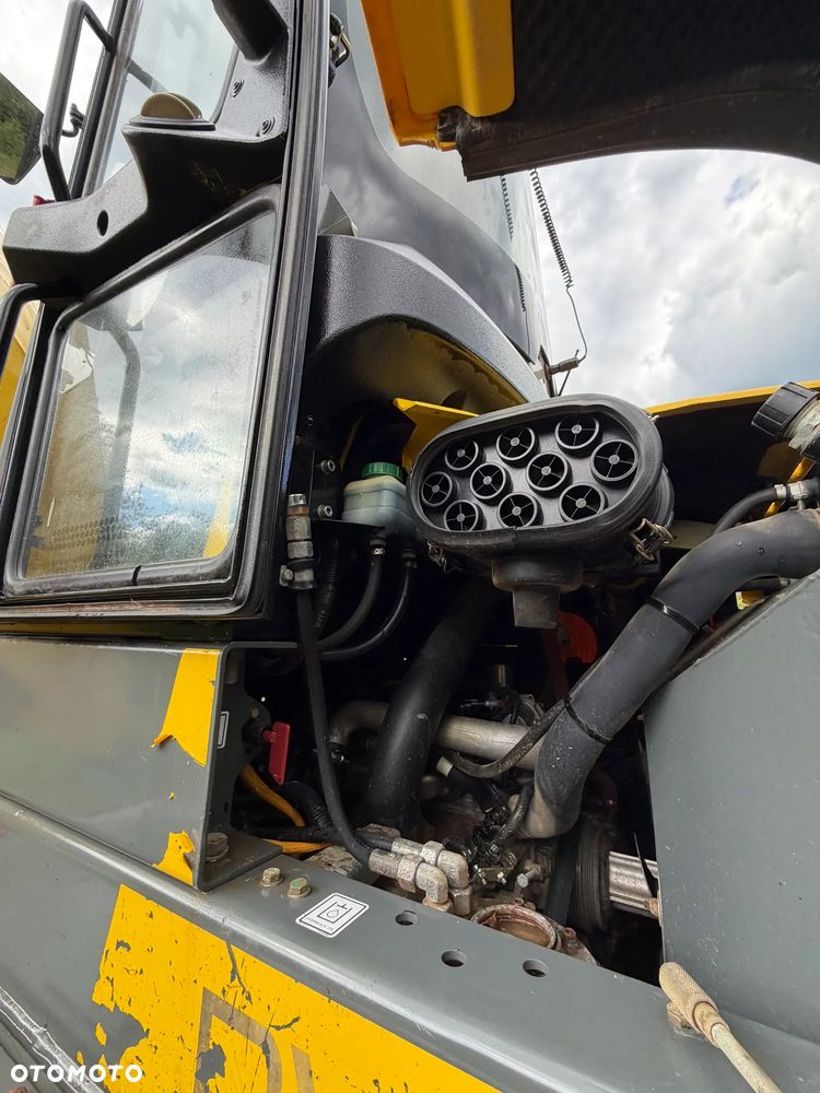 Wacker Neuson DW90 Wozidło 4x4 OBROTOWE.  9 ton ładowność z Pełną kabiną.  1799 mtg 2022 rok. Jak nowe z salonu PERKINS turbo silnik 4cylindry! Pochodzi z Norweskiego Gospodarstwa Ziemniaczanego! Pełne sterowanie dżojstik REWERS HYDROSTATIC. Ogrzewana wentylowana Kabina Opony zero zużycia. Aktualna DEKRA. Kamery wysokiej jakośći! Zero luzów i wycieków. Szybka wolna jazda. Wielka Okazja. Oświetlenie pełne Fabryczne. Hak. Podzespoły dosłownie Nowe! Lokalizacja NOWY SĄCZA - 17