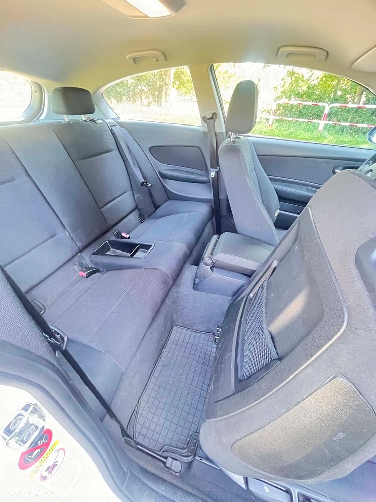BMW Seria 1 120i - 12