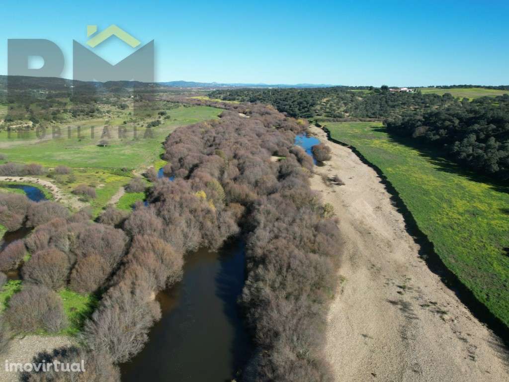 Propriedade com 16.6 hectares à beira do rio Ponsul - Grande imagem: 3/52