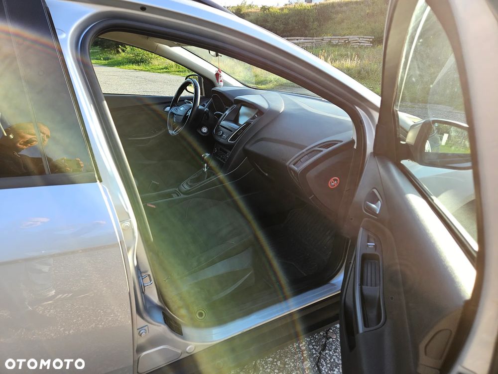 Ford Focus 1.5 TDCi SYNC Edition - 15