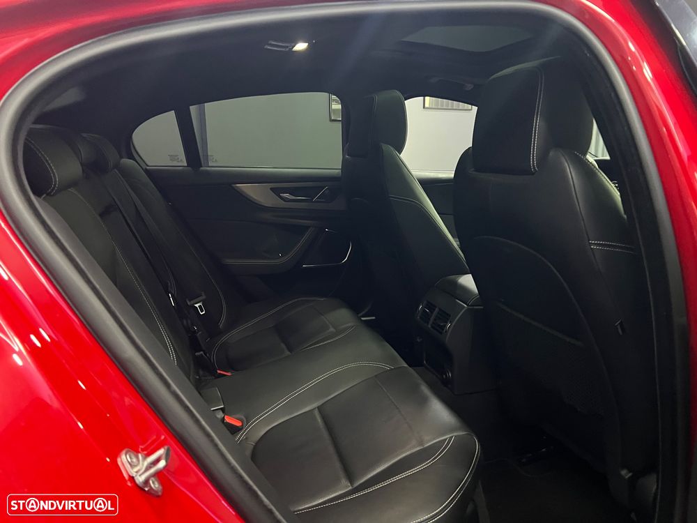 Jaguar XE D180 Aut. R-Dynamic S — fotografia 23