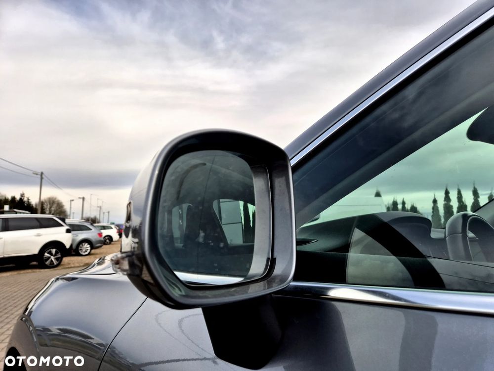 Volvo XC 60 B4 D AWD Geartronic Momentum Pro - 24