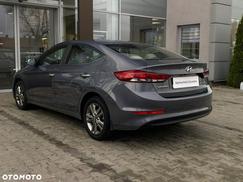 Hyundai Elantra - 8