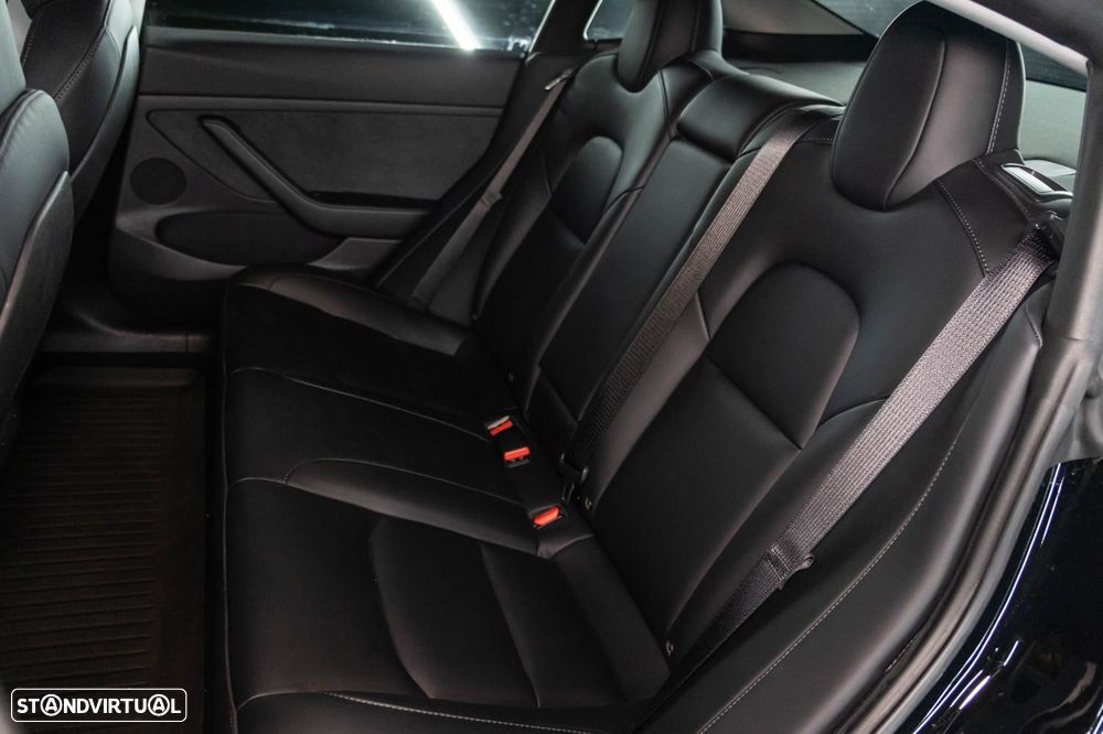 Tesla Model 3 - 32