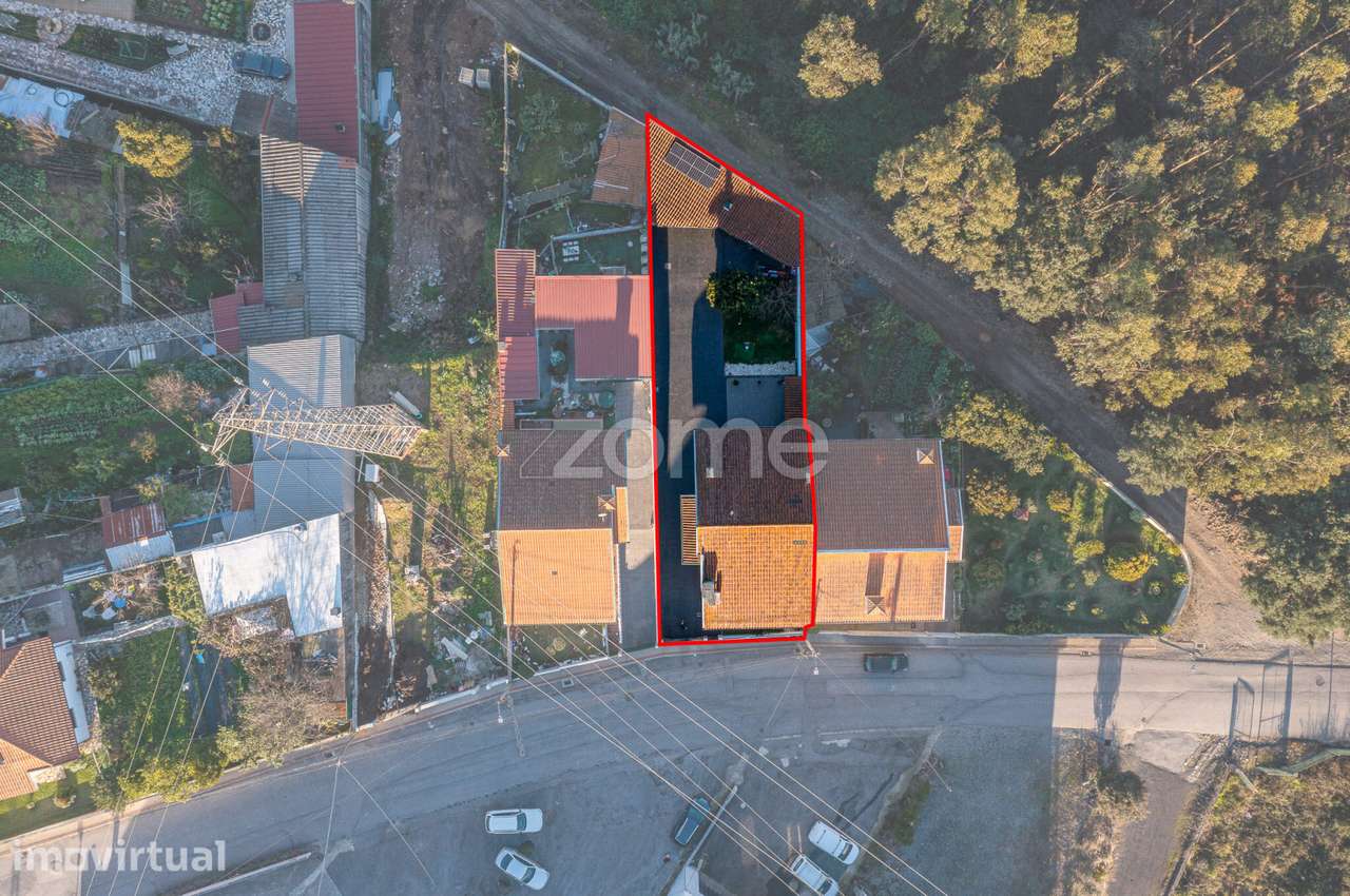 Moradia T4 com pátio, jardim e garagem em Covelas - Trofa - Grande imagem: 3/60