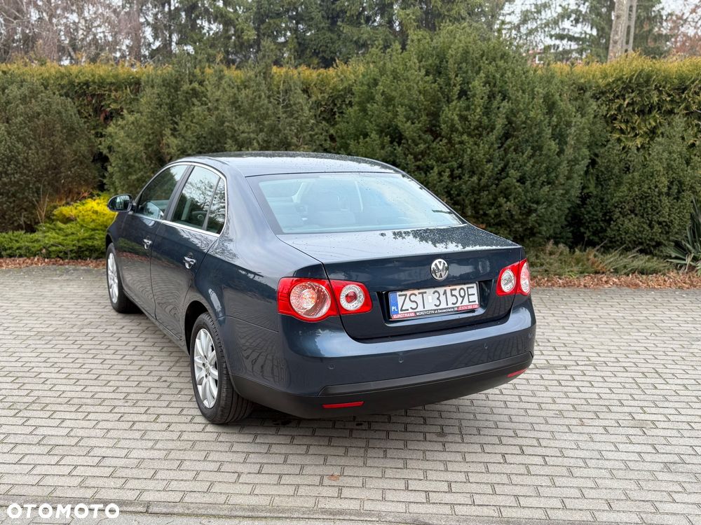 Volkswagen Jetta 1.6 Comfortline - 6