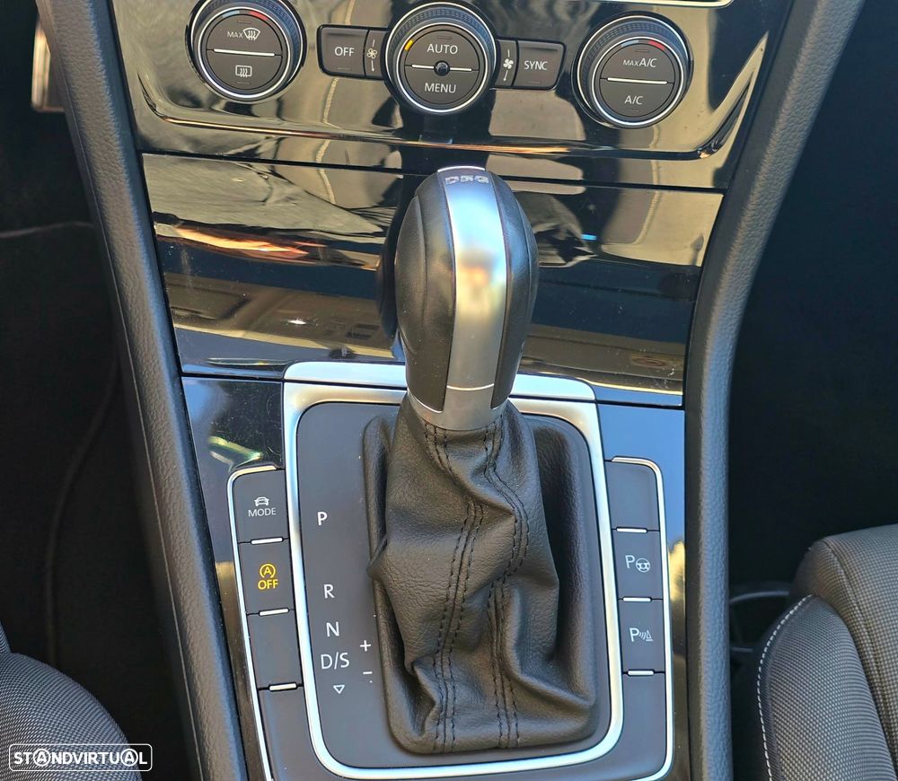 VW Golf Variant 1.6 TDi Highline DSG - 16