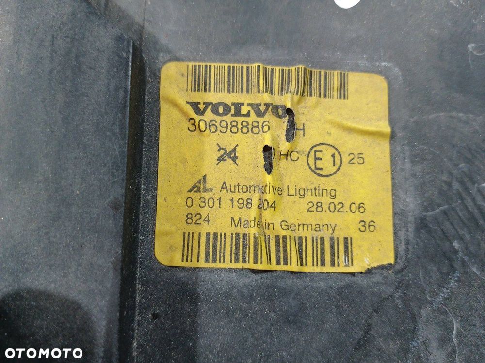LAMPA PRAWA PRZÓD VOLVO V50 30698886   0301198204 - 5