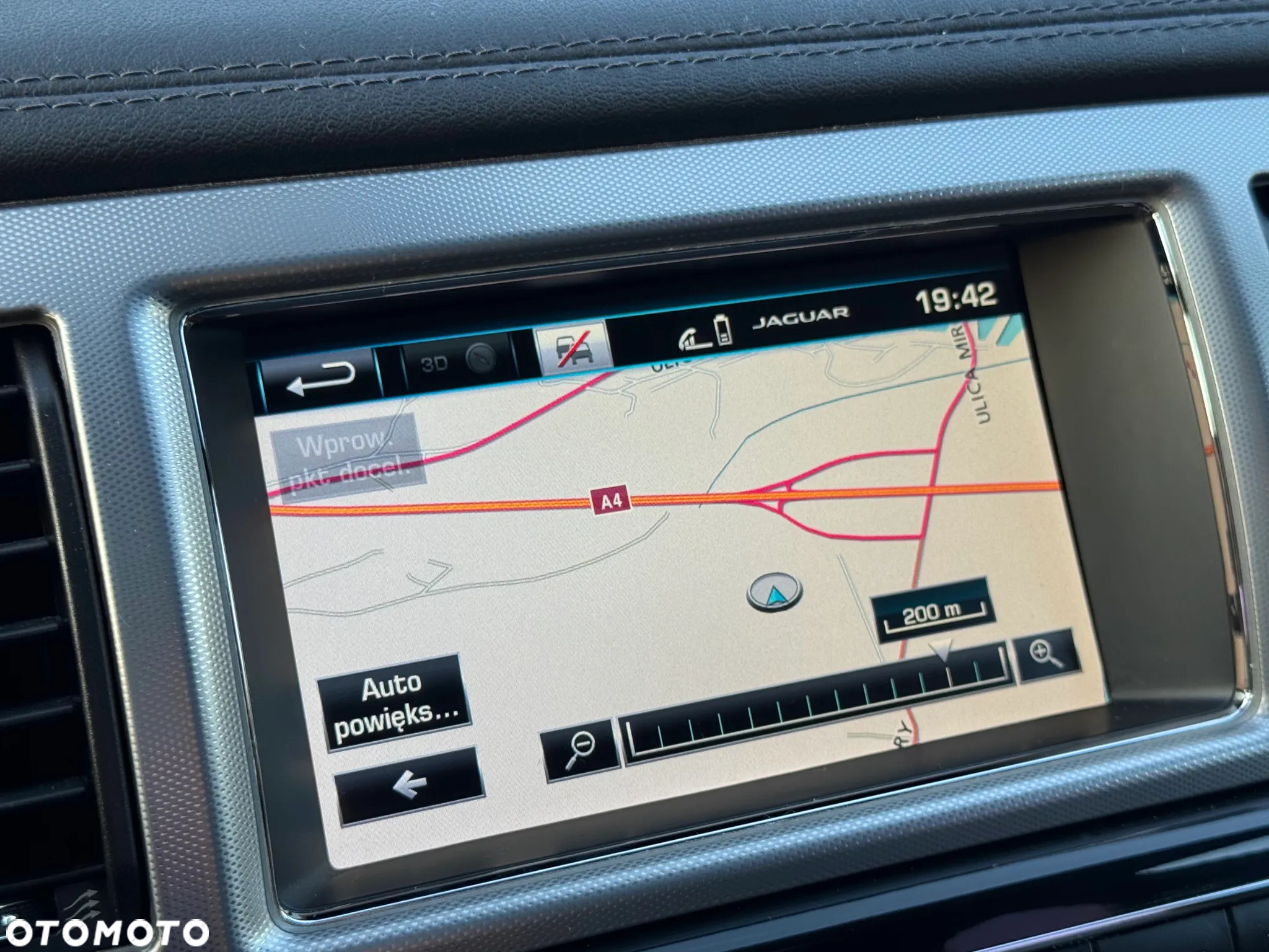 Jaguar XF 3.0 TDV6 R-Sport - 30