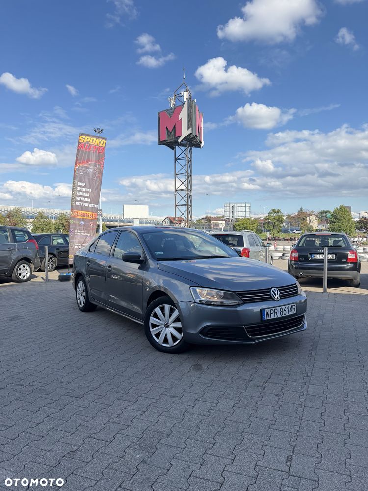 Volkswagen Jetta - 1