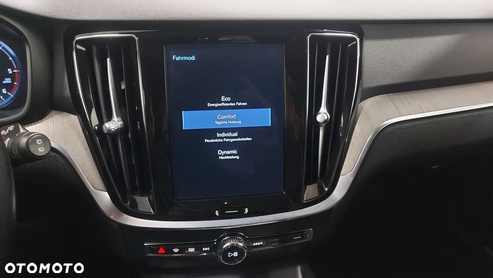 Volvo V60 D4 R-Design - 18