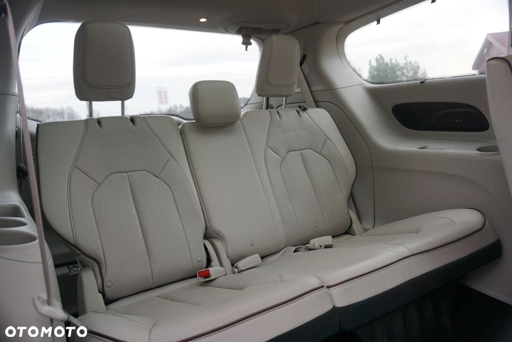 Chrysler Pacifica - 19