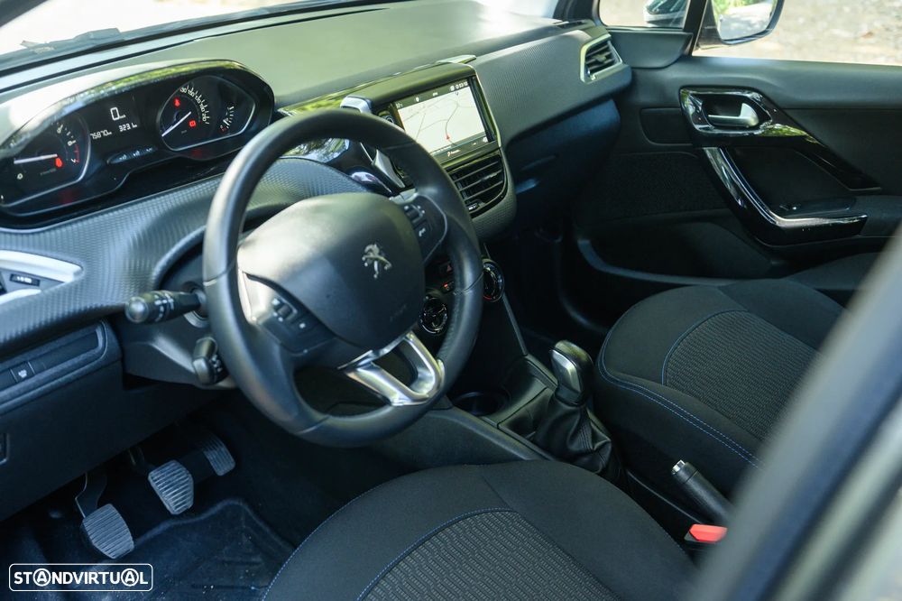 Peugeot 208 1.2 PureTech Signature - 22