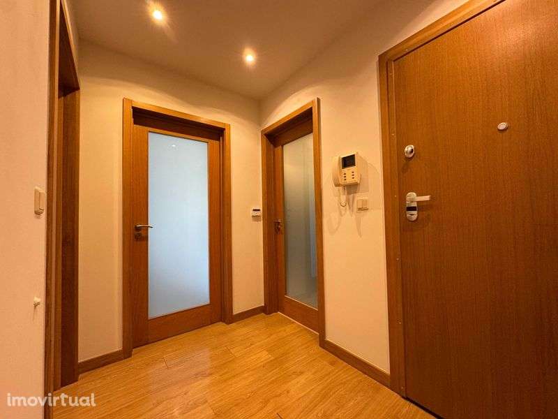 T1 (76m²) em Condomínio Fechado com Piscina Interior – Canidelo - Grande imagem: 2/12
