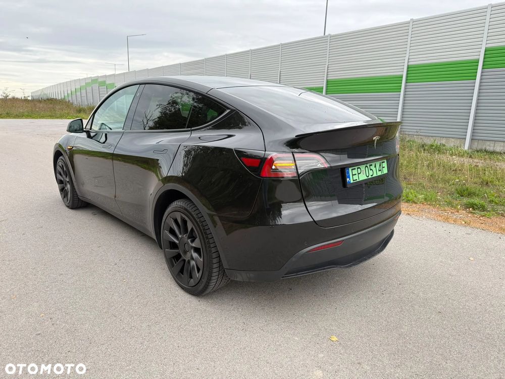 Tesla Model Y - 3