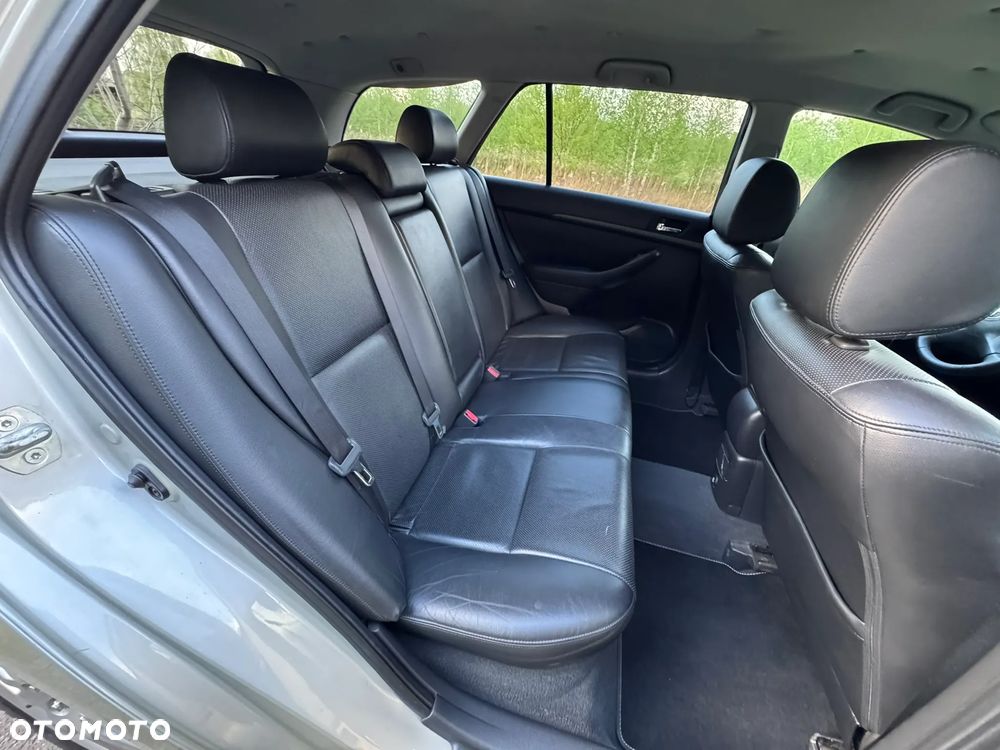 Toyota Avensis 2.0 D-4D Executive - 19