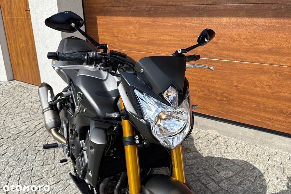 Yamaha FZ8 - 5