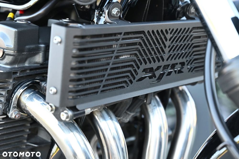 Yamaha XJR - 24
