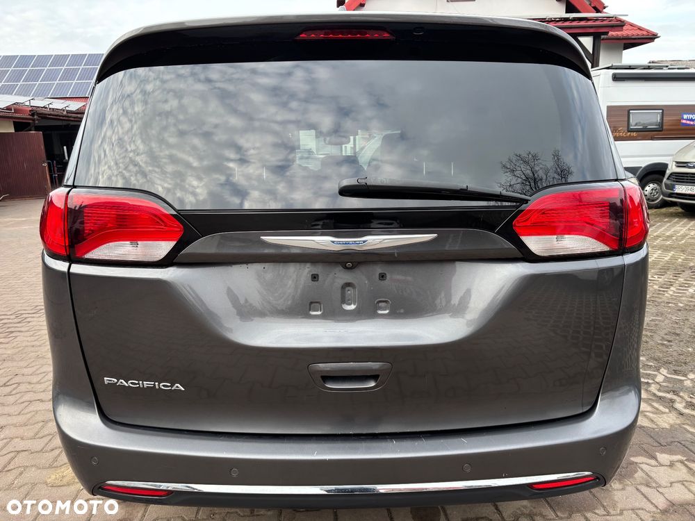 Chrysler Pacifica - 10