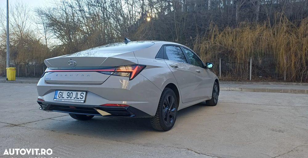 Hyundai Elantra 1.6 l 123 CP 6MT Highway - 2