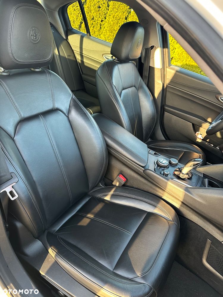 Alfa Romeo Giulia 2.0 Turbo 16V AT8 Veloce - 8