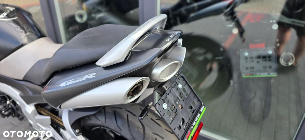 Suzuki GSR - 37
