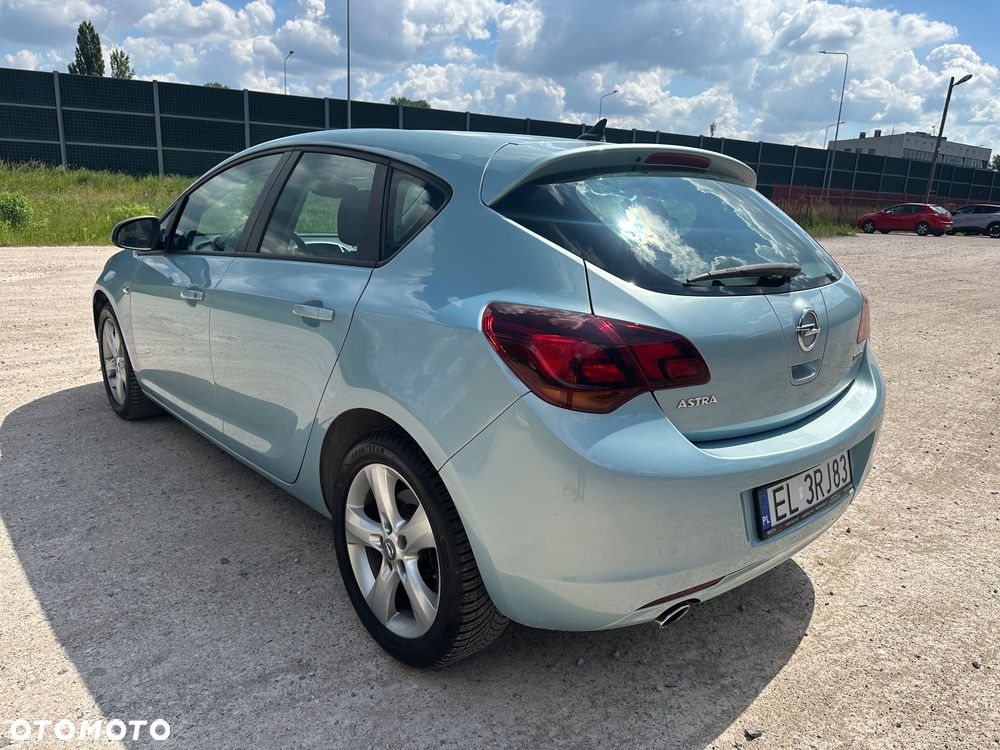 Opel Astra 1.6 Turbo Edition - 12