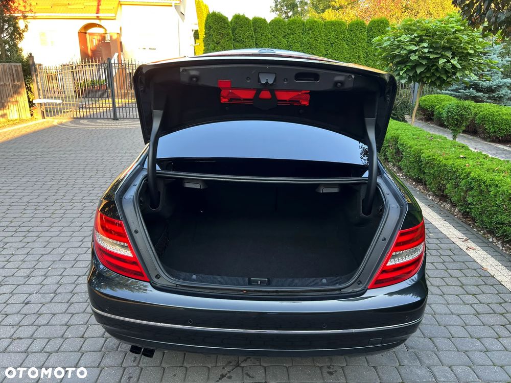 Mercedes-Benz Klasa C 180 Coupe BlueEFFICIENCY 7G-TRONIC - 10