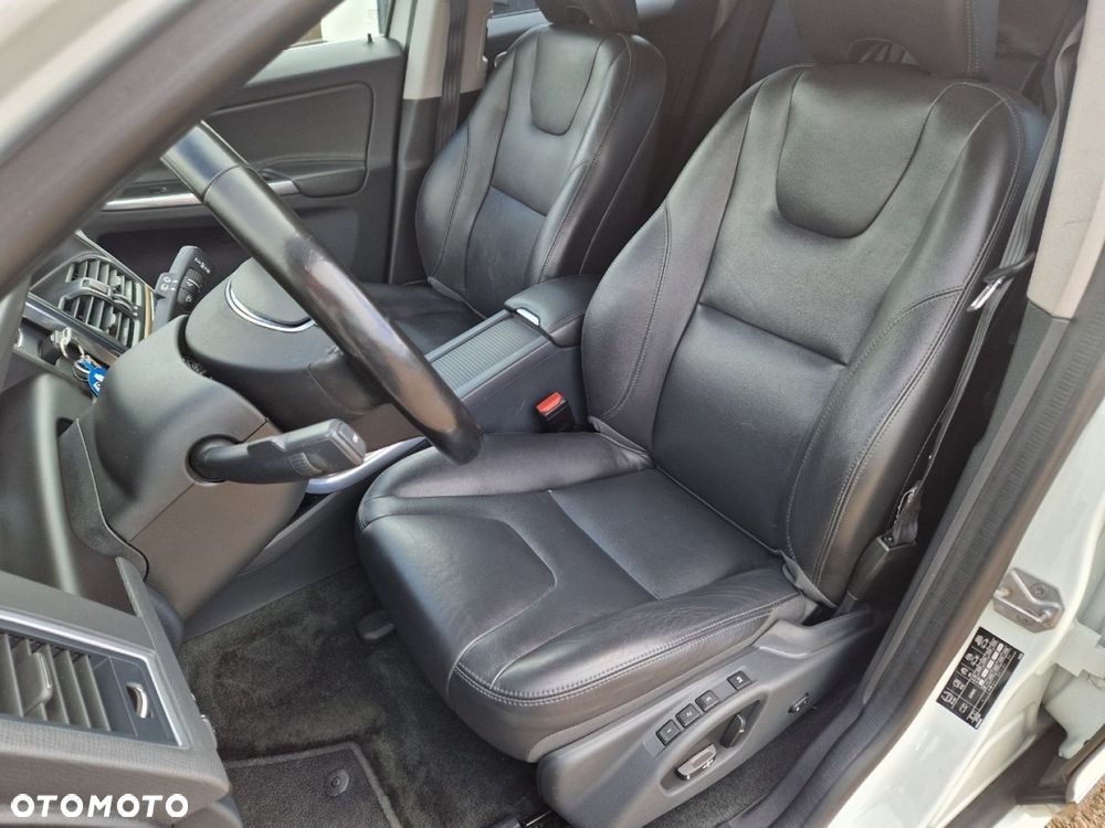 Volvo XC 60 D4 Momentum - 10