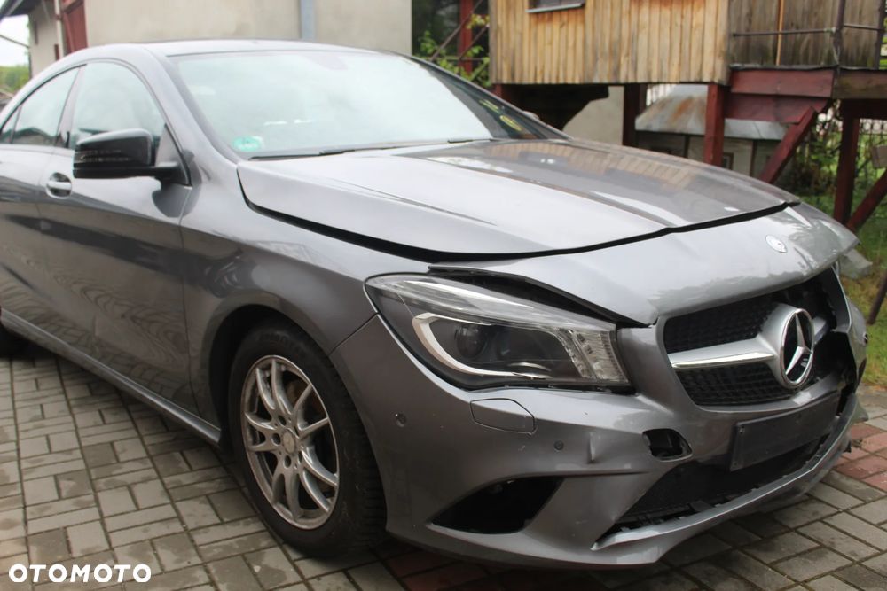 Mercedes-Benz CLA 180 Urban - 2