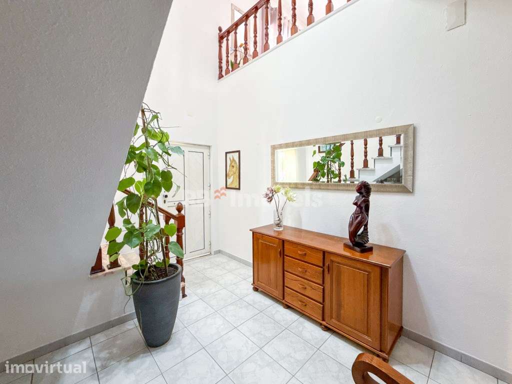 Moradia T3 + Café em Pleno Funcionamento | Garagem e Painéis Fotovo... - Grande imagem: 4/60