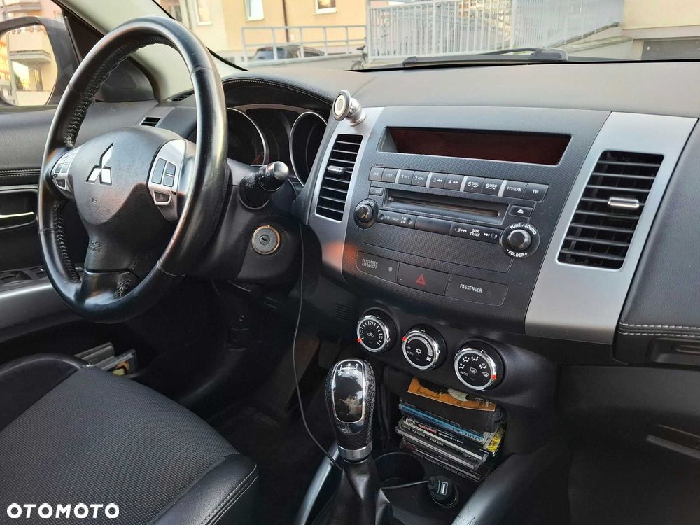 Mitsubishi Outlander - 8
