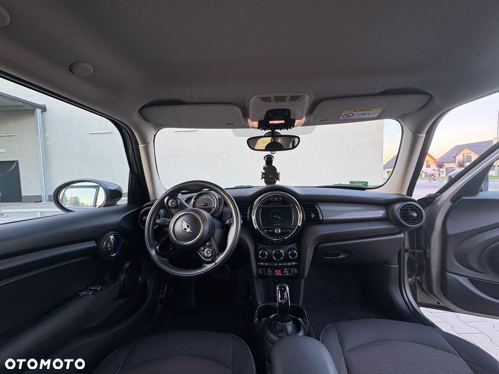 MINI Cooper Standard - 16