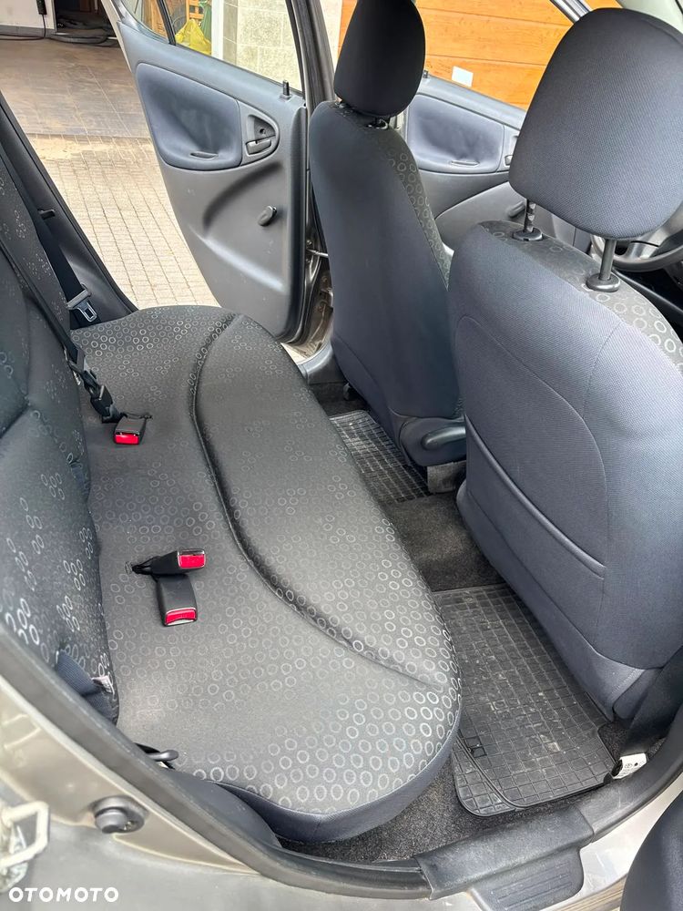 Toyota Yaris 1.3 Sol - 10