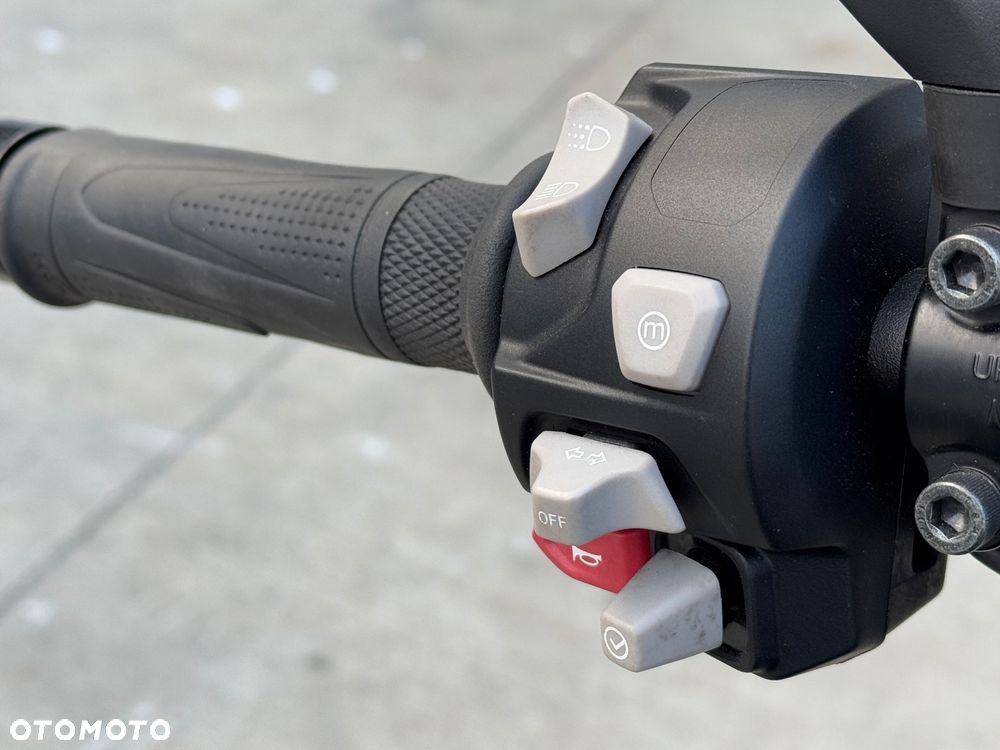 Triumph Street Triple - 14