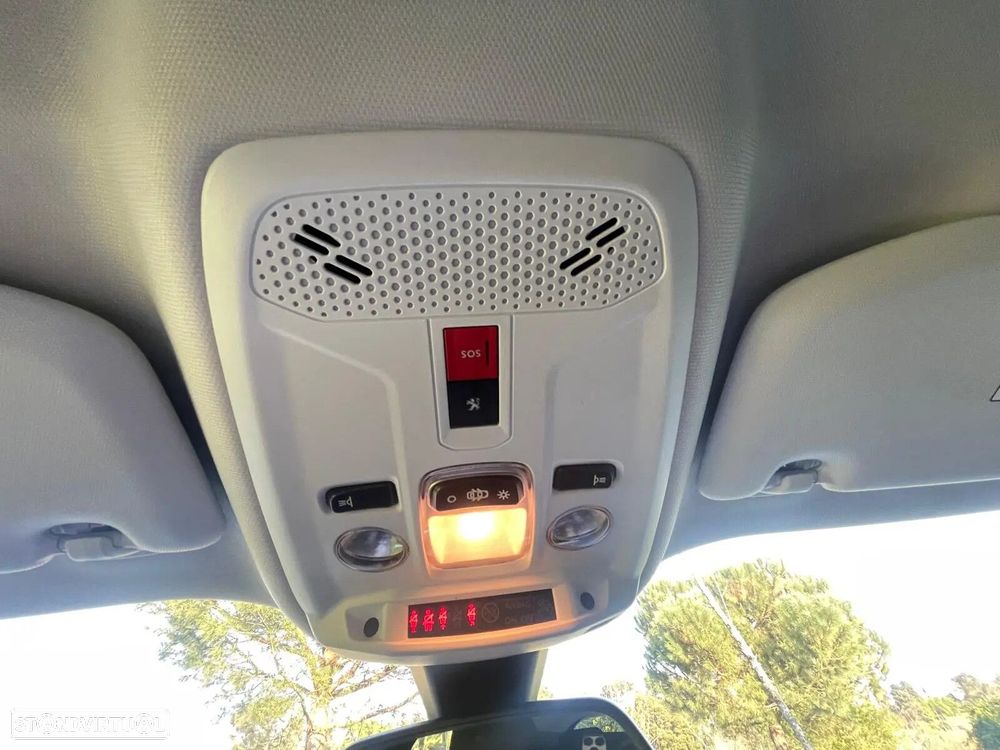 Peugeot e-2008 50 kWh Active - 32