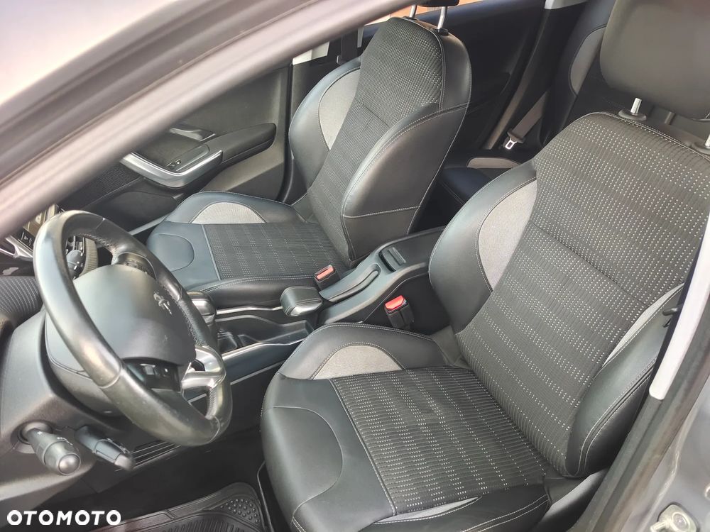 Peugeot 2008 PureTech 82 Allure - 33