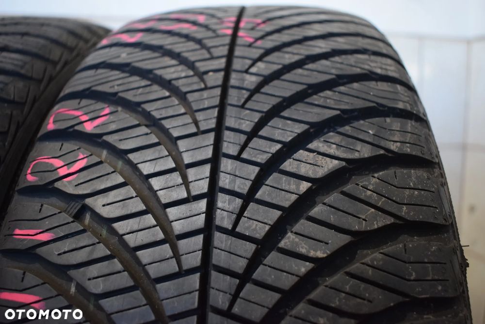 R19 225/45 Goodyear Vector 4Seasons GEN-2 Cena za parę - 2