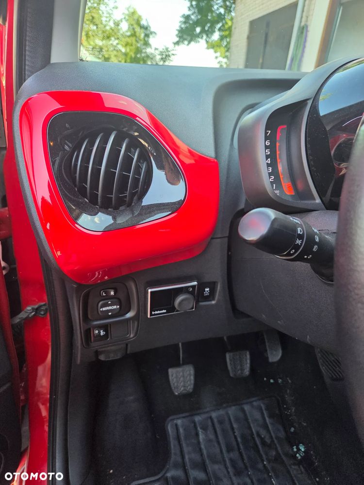 Toyota Aygo x-clusiv - 9