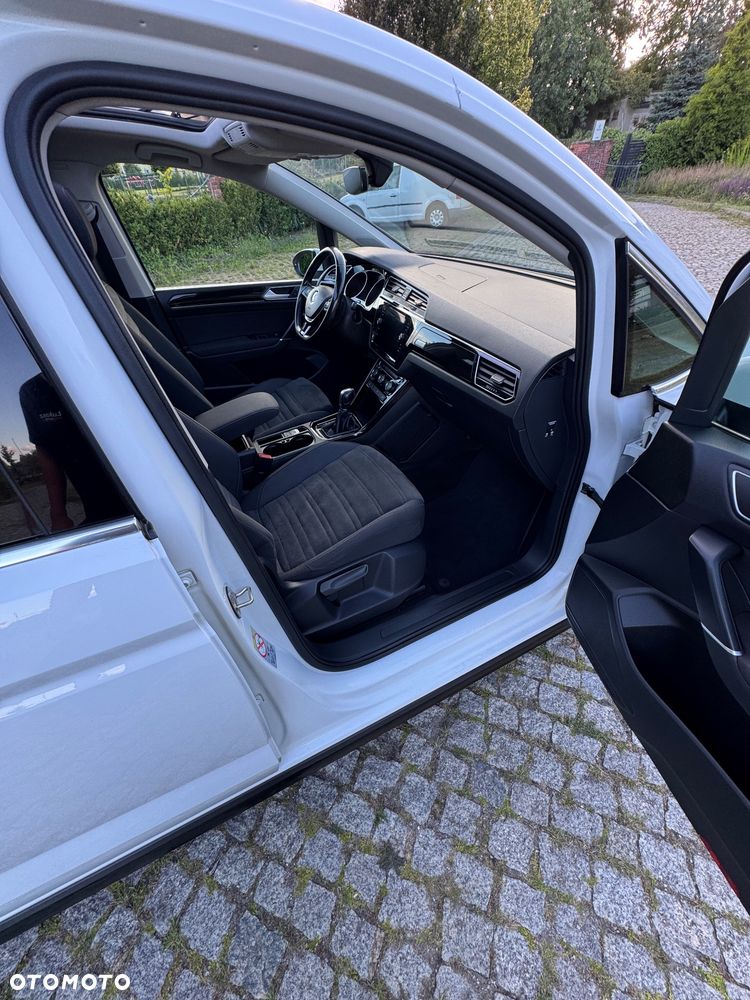 Volkswagen Touran - 18