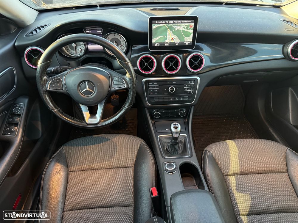 Mercedes-Benz CLA 180 d Shooting Brake Urban - 13