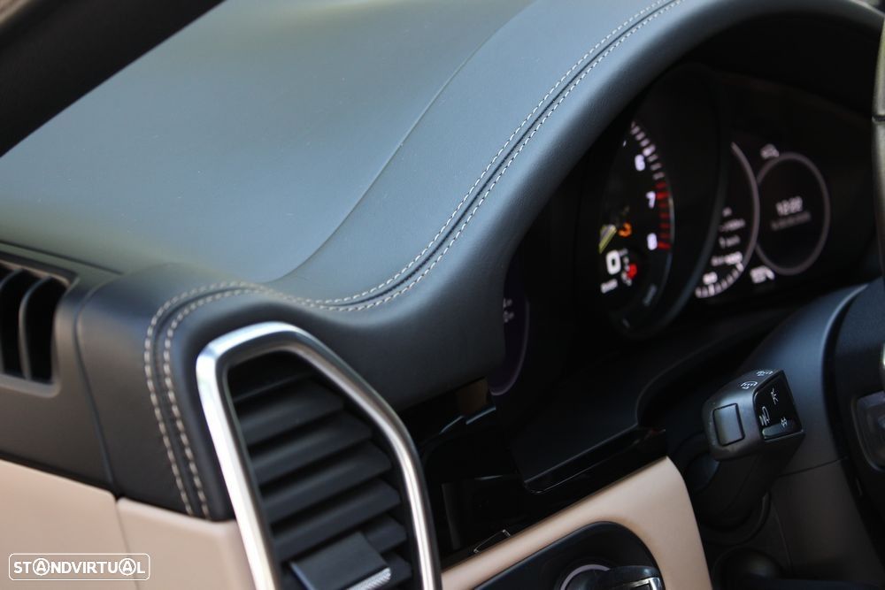 Porsche Cayenne Coupé E-Hybrid - 17