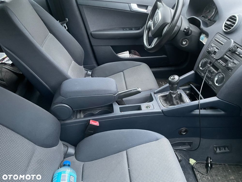 Audi A3 Sportback 1.6 FSI Attraction - 3