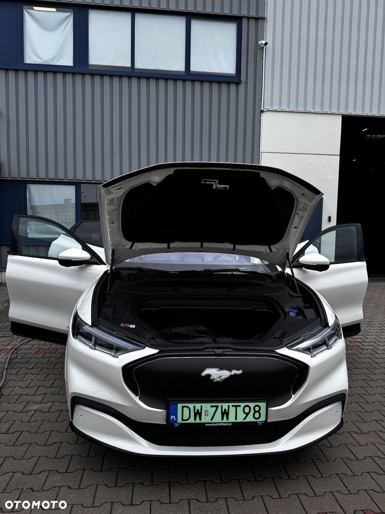 Ford Mustang Mach-E - 30